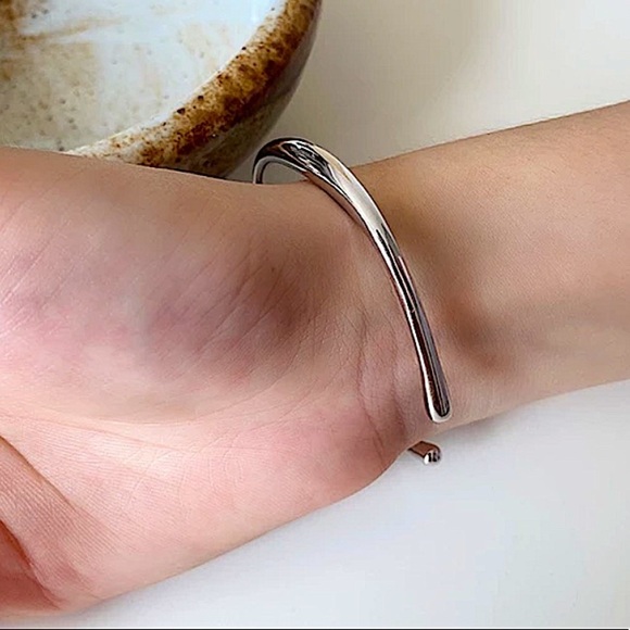 STERLING SILVER IRREGULAR BANGLE BRACELET - Picture 13 of 15